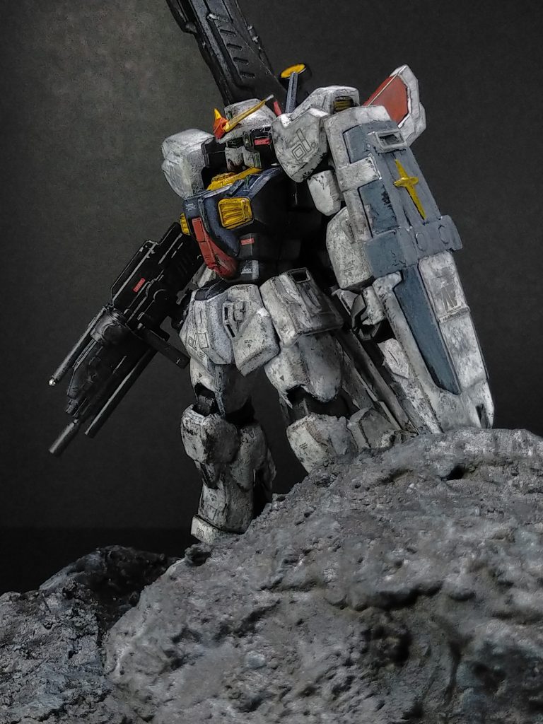 そこで今回の作成のコンセプトです。月のアナハイム社で検証された機体。フルアーマーガンダム7号機の高火力化の実証データーを元に回収された機体がコンセプトです。