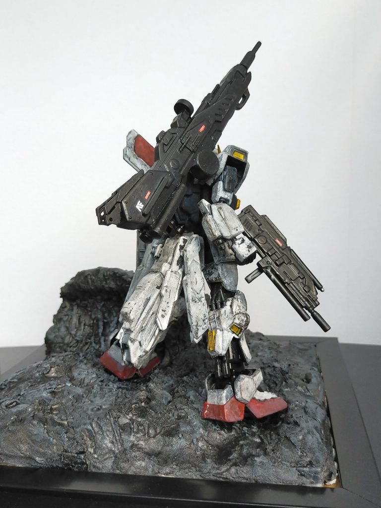 今回は月面をイメージしたジオラマにも挑戦してみました。