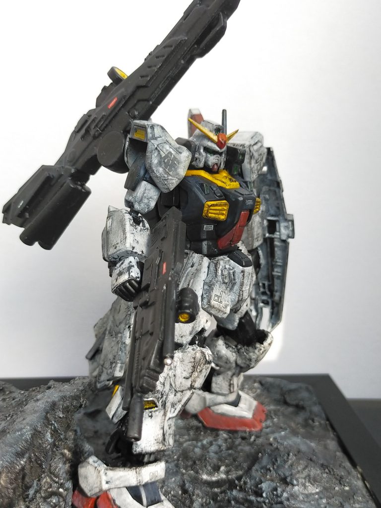 ガンダムMk-2は4体作られ内3体をエウーゴが強奪し、一体はカミーユが乗り、他の機体はアナハイム社に送られた。と解説にはありました。