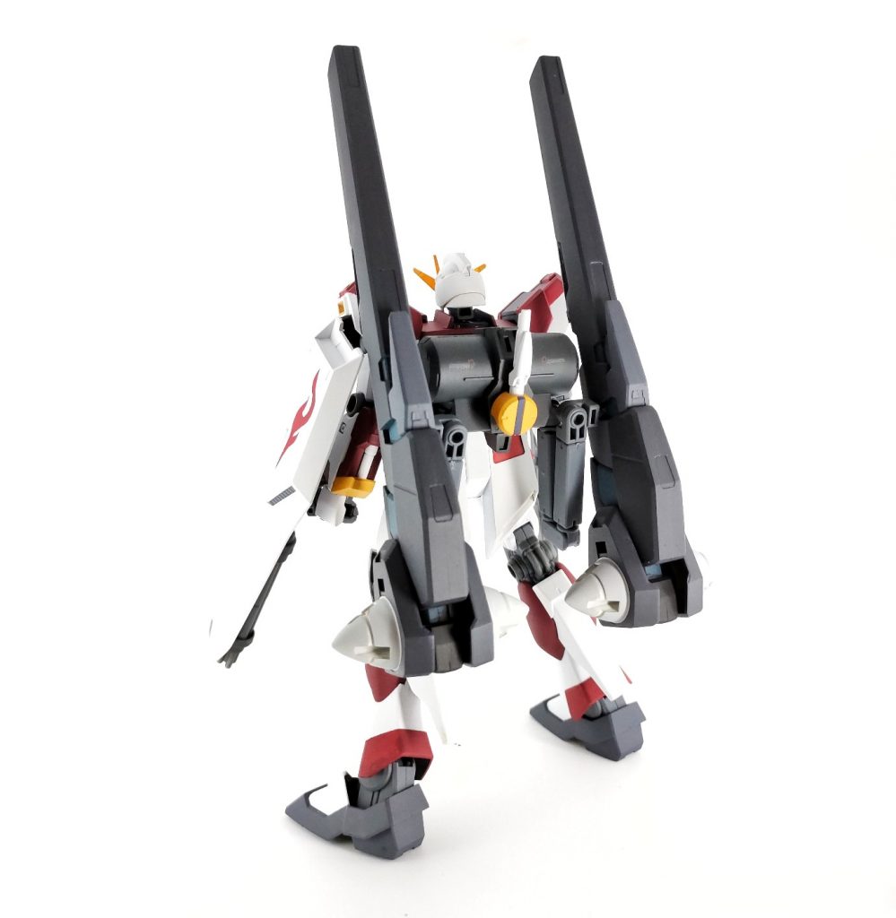 ブレイズνガンダムは、νガンダムのカスタム機です。フィンファンネルの代わりに、二門のGNロングバレルキャノンを装備しています。右腕には新型のビームライフル、左腕のシールド先端にはバルカン砲を搭載し、射撃戦に重点を置いたカスタマイズがされています。