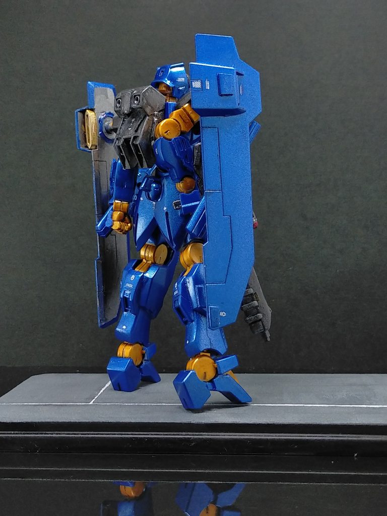 今回はMrホビーさんの水性白サフとタミヤカラーの缶スプレーを使用。残りの部分は筆塗り。