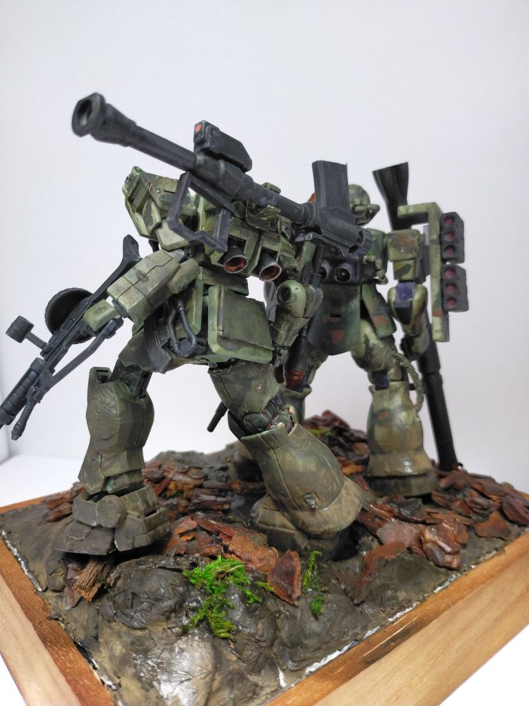 陸ジムは隊長機のザクに付いて行くので武器多めに持って出撃。