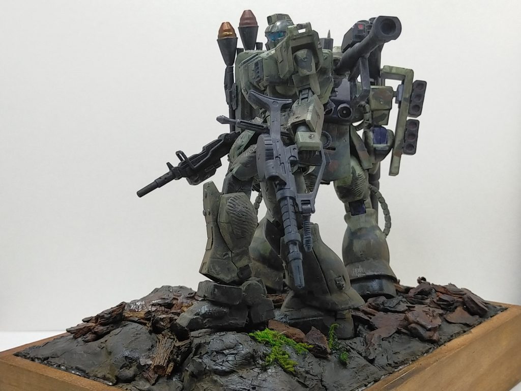 右手にはマシンガン。左手にはザクマシンガン。