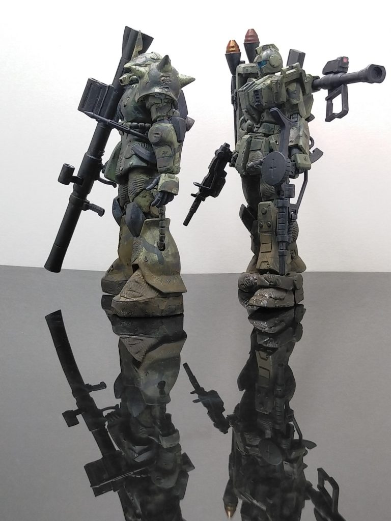 ザクは両足、首の延長。両手はヤスリがけで短縮化。頭部のひさしを延長したり、ツィメリットコーティング等手を入れてます。