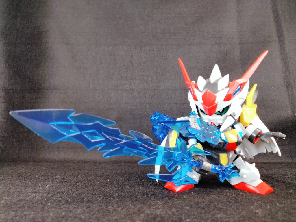 SDなのによく動く…!クリアパーツの雷龍剣もカッコイイ…!