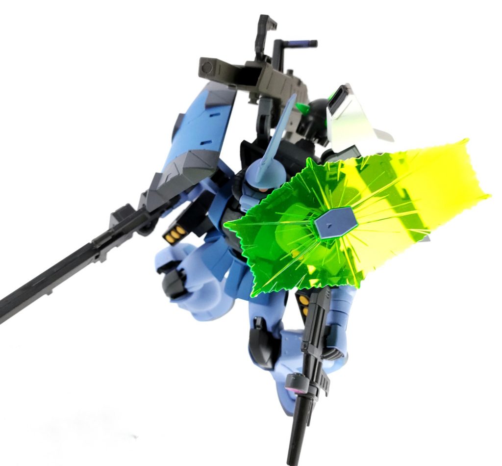 「相手からの攻撃も同様に、防御方法でダメージは増減します。攻撃の種類を見極めて防御しましょう」↓どちらの攻撃がきても大丈夫なように、物理シールド、ビームシールドを両方載せています。