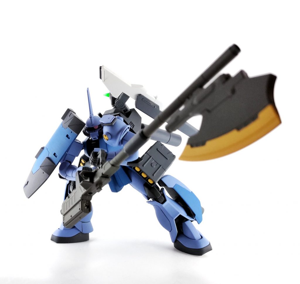 「オリジナルの武器作りに挑戦してみるのも一興かもしれません」↓長距離用の実弾ライフルと、近距離物理攻撃用のハルバードを合体させた複合武器です。殴る、撃つどちらもできる便利なすごいやつです。