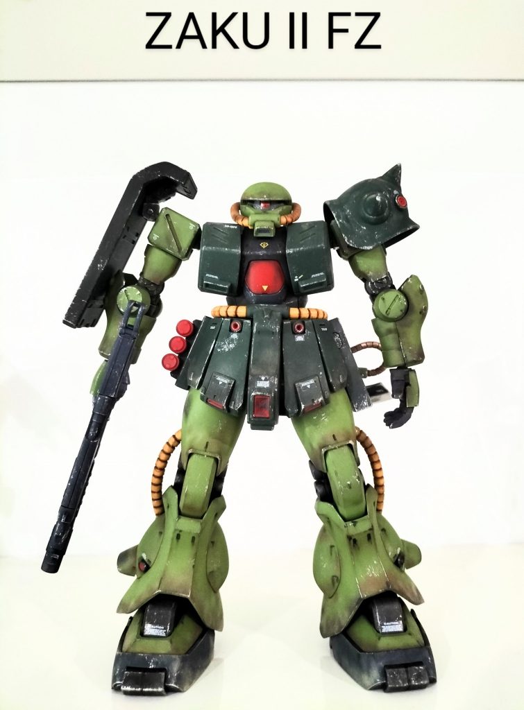 正面:スカートの一部にピンバイスで穴追加