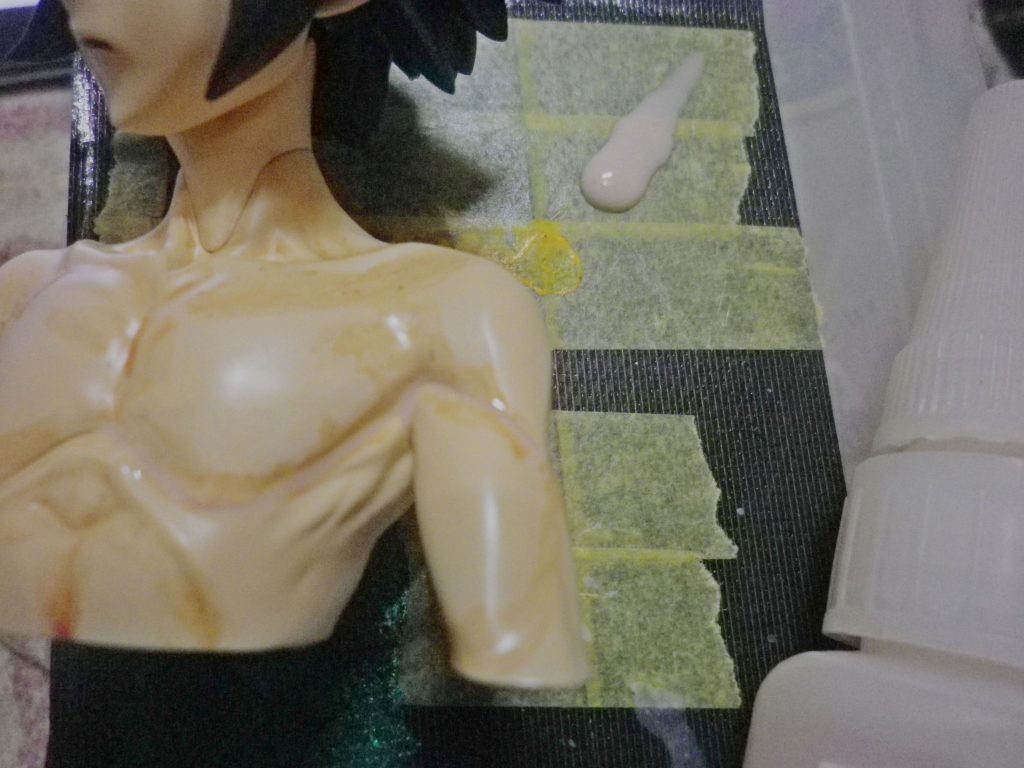 製作工程の欄が少なかったのでアピールショットを使ってお送りします(汗)フィギュアライズバストでどうしても気になる?(特に三日月は半裸なので写真ですと未処理の首筋が目立ちます(笑))合わせ目をガイアノーツの瞬間カラーパテ・フレッシュを隙間に押し込んで目立たなくなる?様にしています。(どうしても気になるはみ出しは神やすりの1000番で磨いています。)