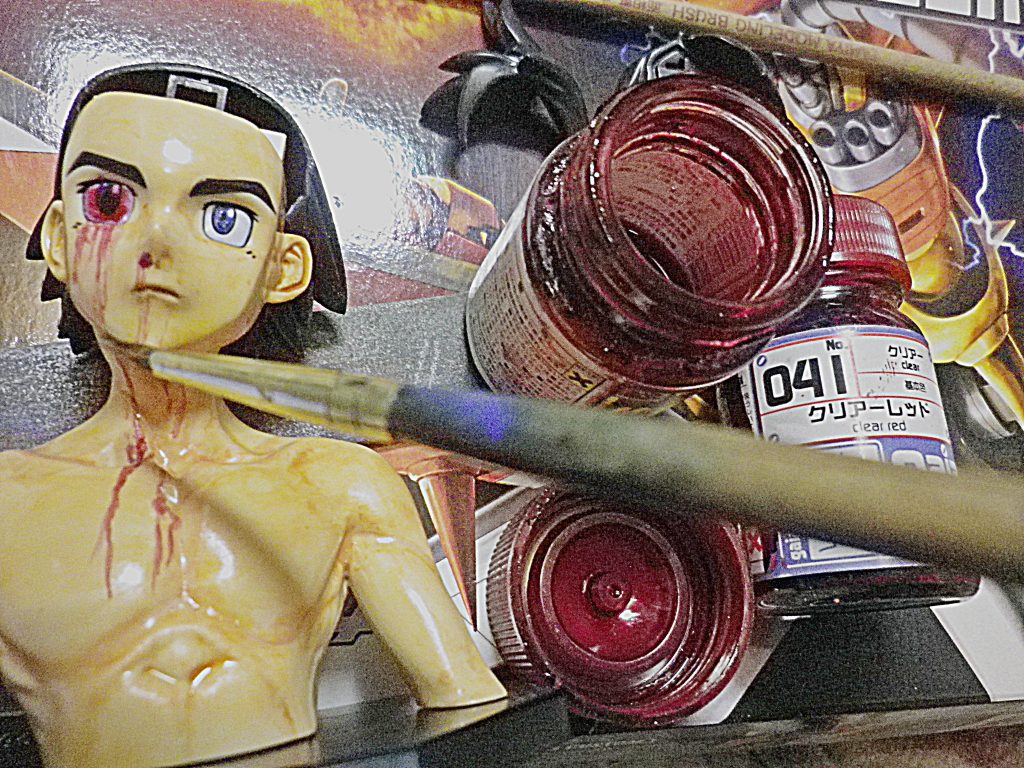 阿頼耶識システムとのリンクの障害で出血した瞳はディープクリアーレッドで濃い部分を(凝固した血液は黒っぽくなるので・・・(汗))?流血している部分はクリアーレッドでくどくなら無いように書き込んでいます。