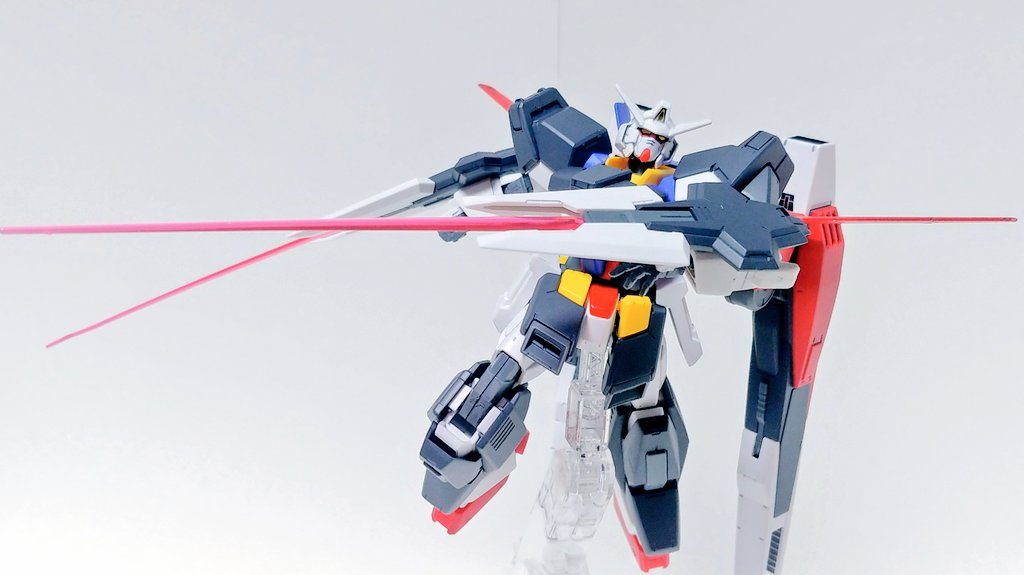 ガンダムAGE-1 フルグランサガンダムAGE-1 グランサの背部に「グラストロランチャー」を追加した機体で、火力と推力を更に強化している。