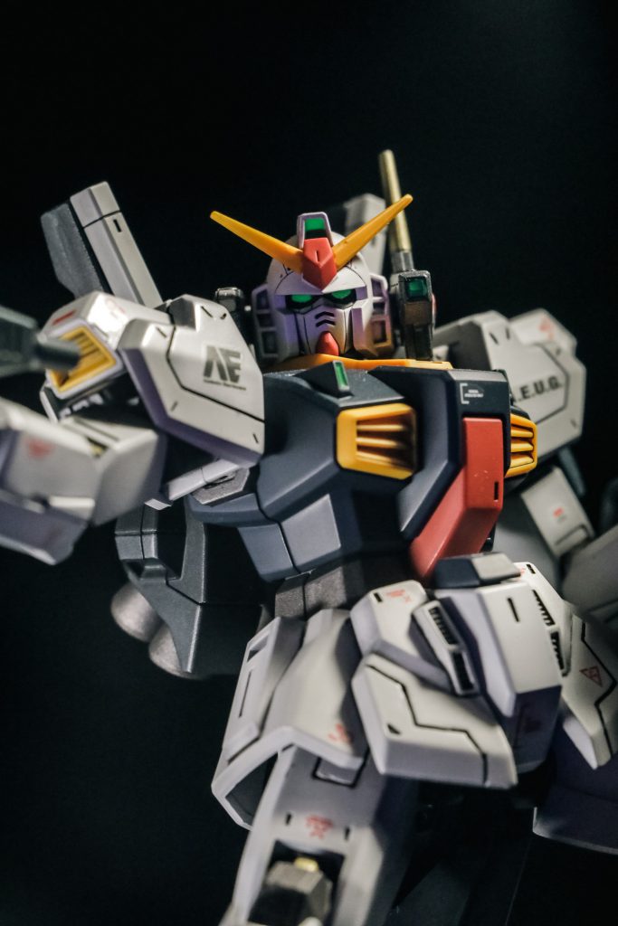 グレー部分も塗り分けたんですが、あんまり色の差がないですね。あと筋彫りももうちょい頑張らなきゃ・・・　でもカッコいいっす