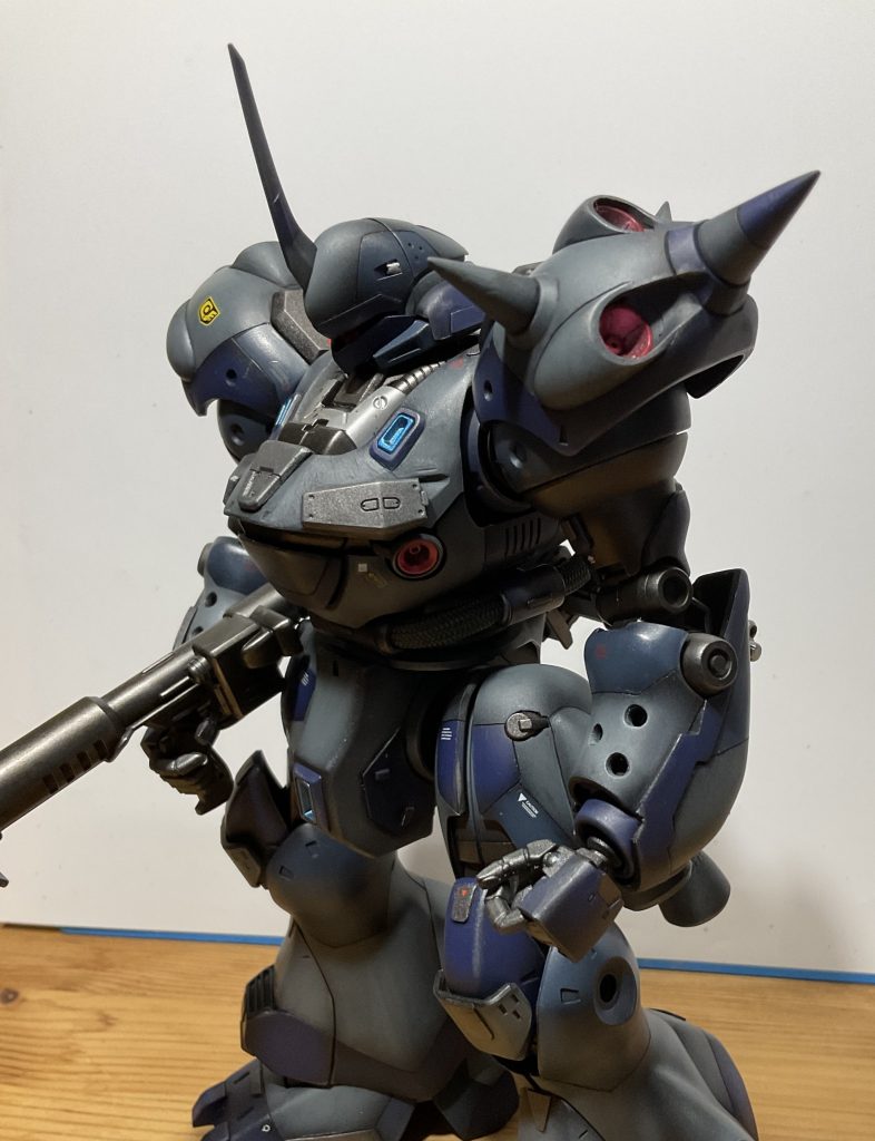 腕部の外装は0.3mmプラバンでふちどりました手間がかかった割にあまり目立たない・・・