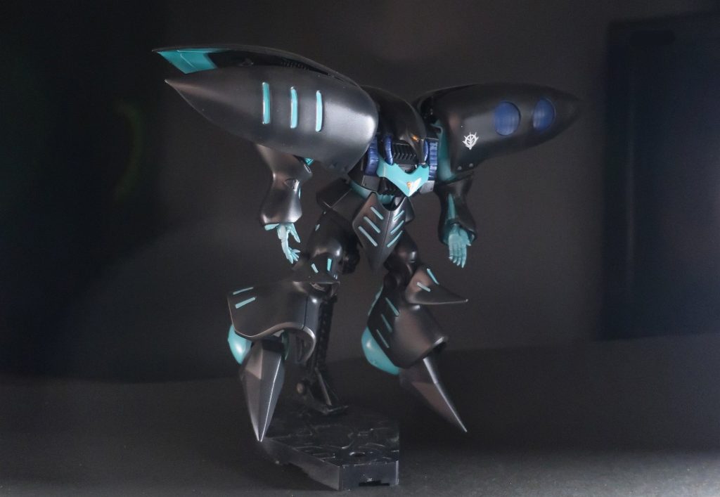 プルシリーズは量産型キュベレイで出撃したはず…。この機体はいったい？