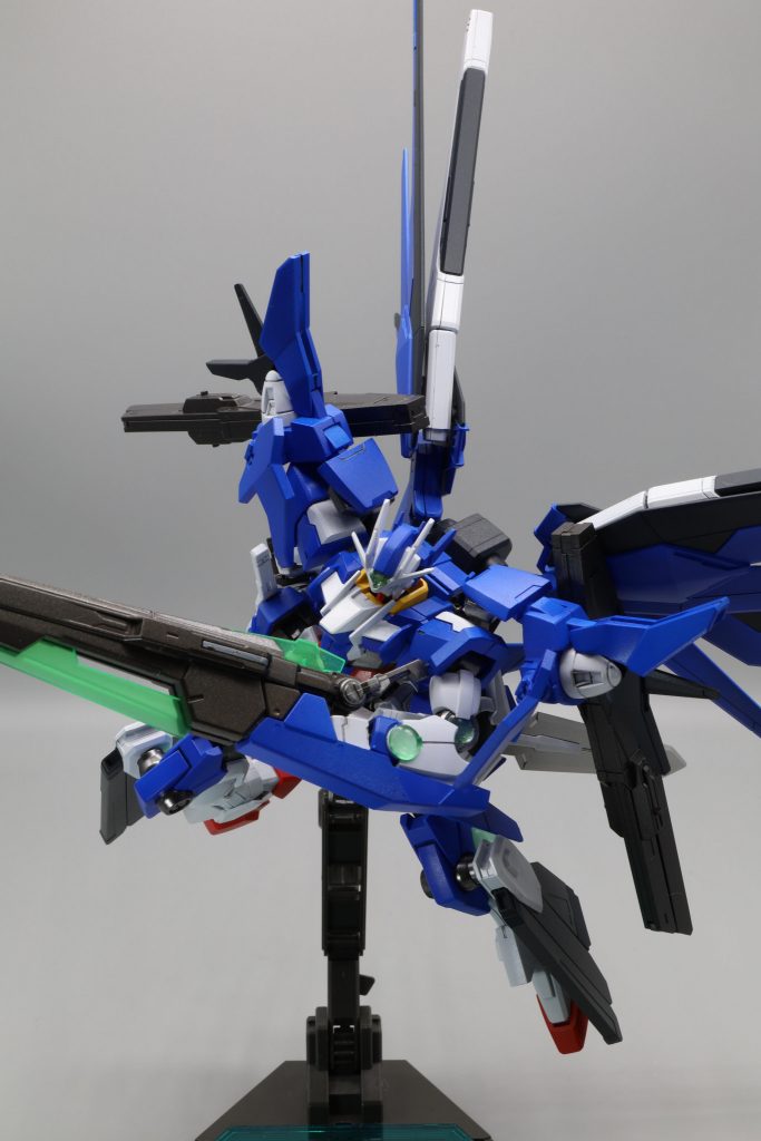 GNソードⅡブラスター構えポーズです。