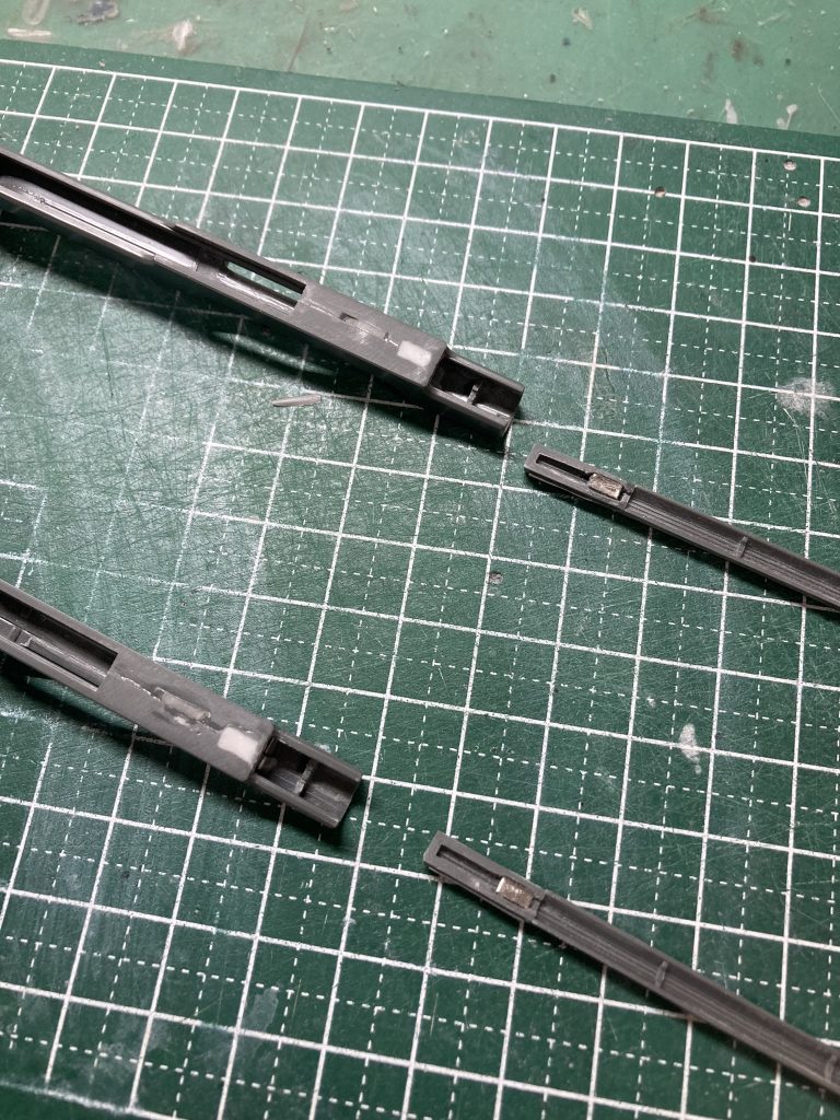 メガキャノンは合わせ目を消して磁石で後ハメしています。これのおかげでぴったり閉じられます。