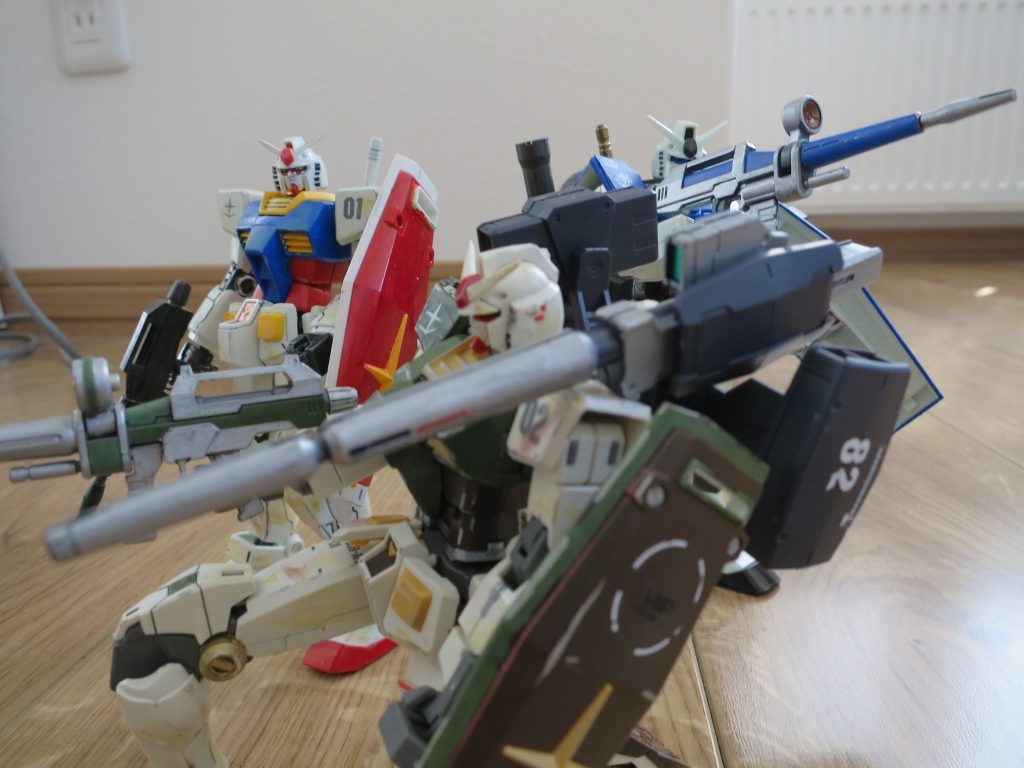 我が家のRX-78シリーズです。左がHGUC、右がEG、中央がBeyondGlobalです(EGはまた今度投稿します)!!こう見ると、全部似ているようで違うんですねアニメに基づいているのはやはりHGUCですかね