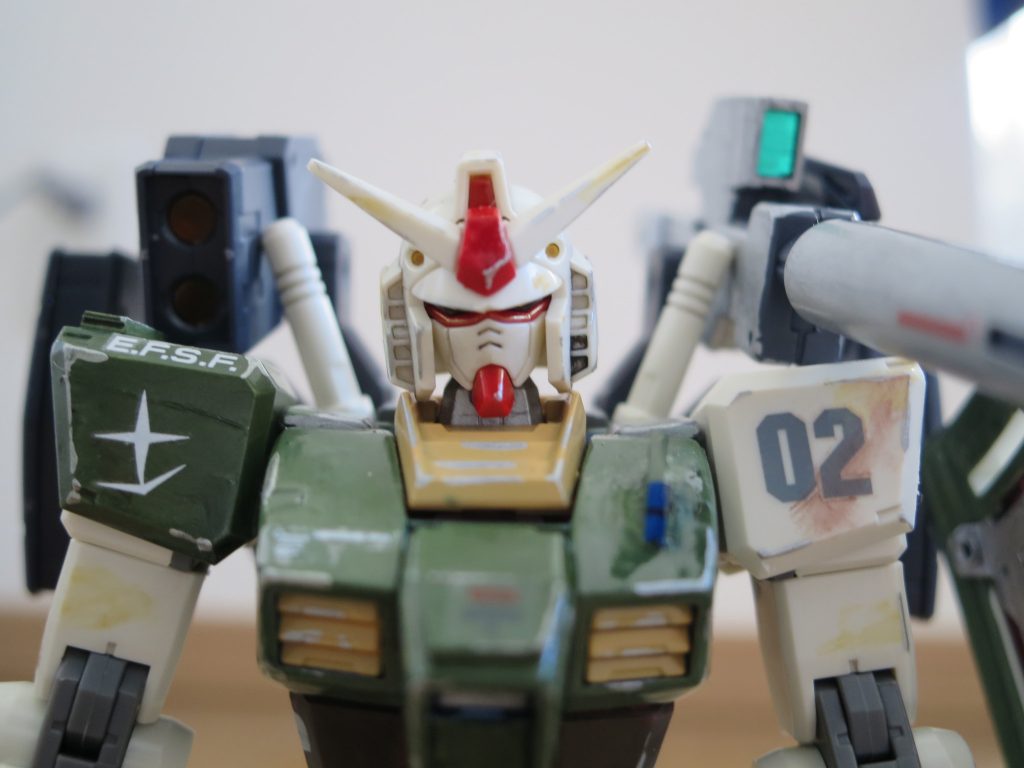 正面ショット。首は軟質樹脂よりも普通にプラスチックの方が、機械っぽくていいですね