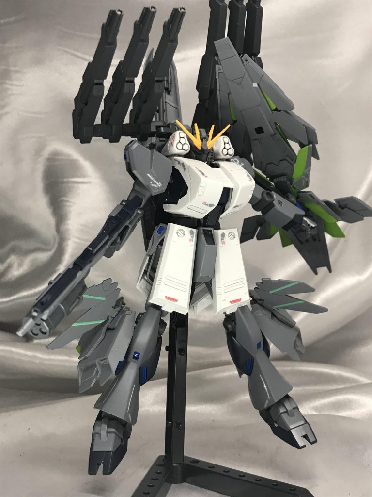 シルヴァバレトのような立ち位置で長く使われる名機っていいですよね。νガンダムが生き残るのは歴史設定的にだいぶ厳しいんですが、やってみたかった俺νガンダムが作れてうれしいです(///▽///)