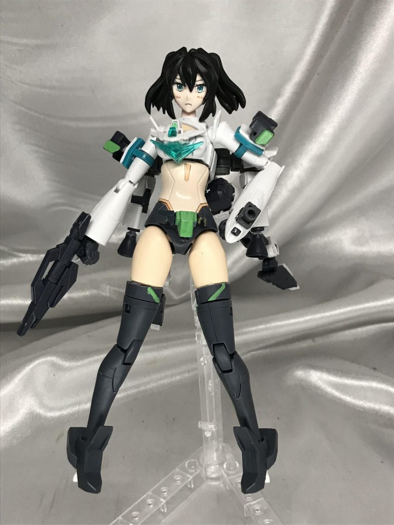 肌色マシマシ。腹部は普通に塗装、足はFRSの足を移植しました。髪型は３０MSのヘアパーツを使ってショートツインテに。