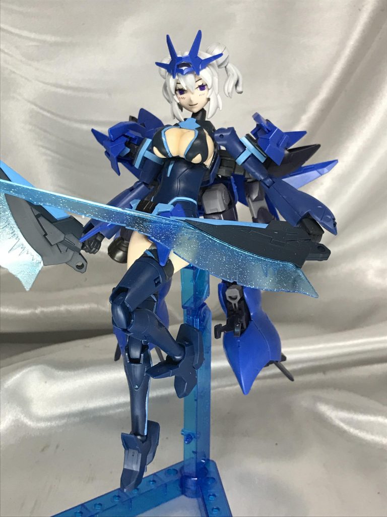 アルスアースリーアーマー。頭の角は常についてますが装備は脱着できます。