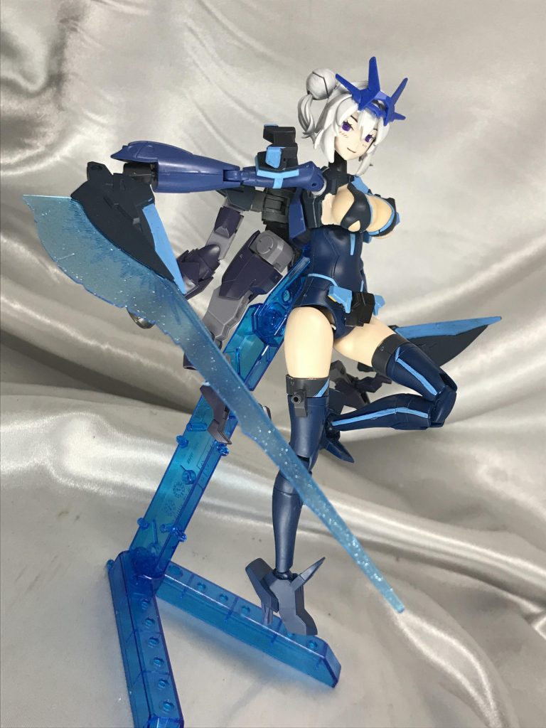 ハイライト消して彩度を下げて露出を上げれば悪っぽく見える。という安直な考えで生まれた彼女、どこかが盛っております。基本はガンダムベース限定のモビルドールメイです。