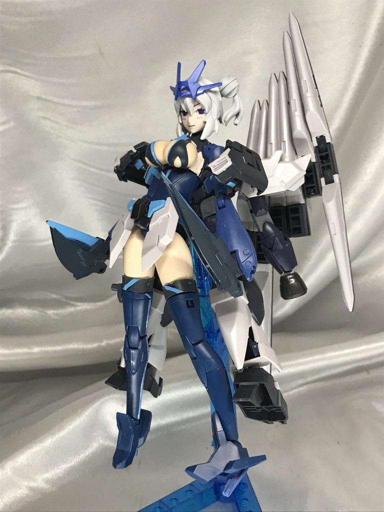 フェイクニューアーマー。青が多いからあまり変わってる感出ませんね…背部のフィンファンネルがとがってるのやっぱいいですな