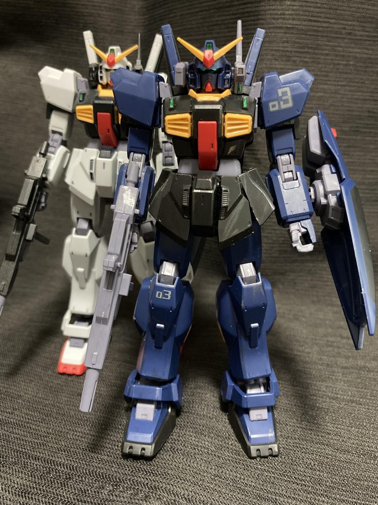 過去作のエゥーゴ仕様と。ステッカーを03、つまり3号機にしたので、同一個体になりますが、まぁ、キニシナイ。そしてやっぱりガンダムらしい色はエゥーゴに割ってからの色だよなぁ、と思ってしまいますね。