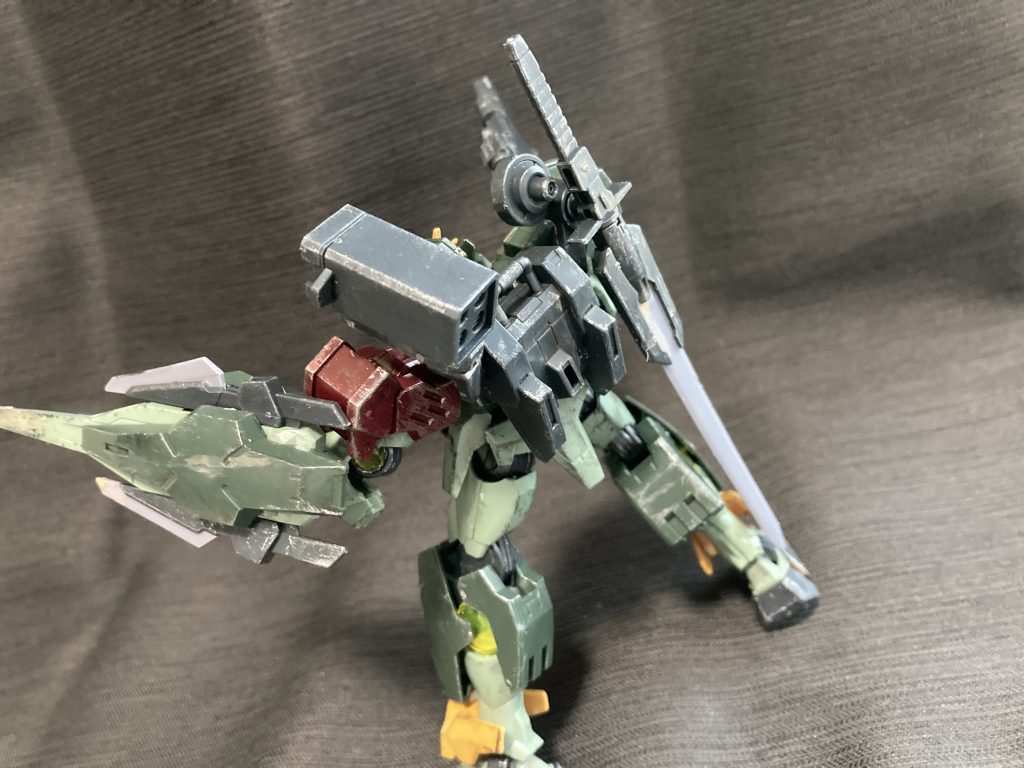 背中側4連ミサイルポッドとランドセルの汚し度合いは上手くいったと思ってますｗ