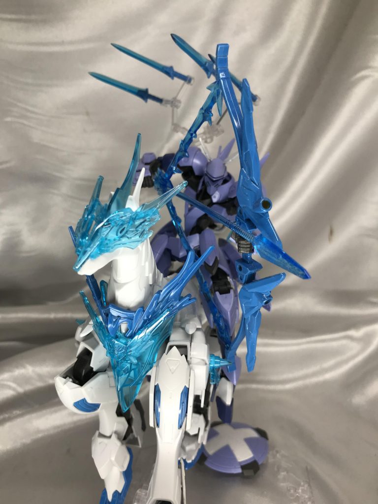 弓は他社製の武器をほぼそのまま使い、馬や弓の装飾にはSDWのアーサーのクリアパーツなどをデコレーションしました。