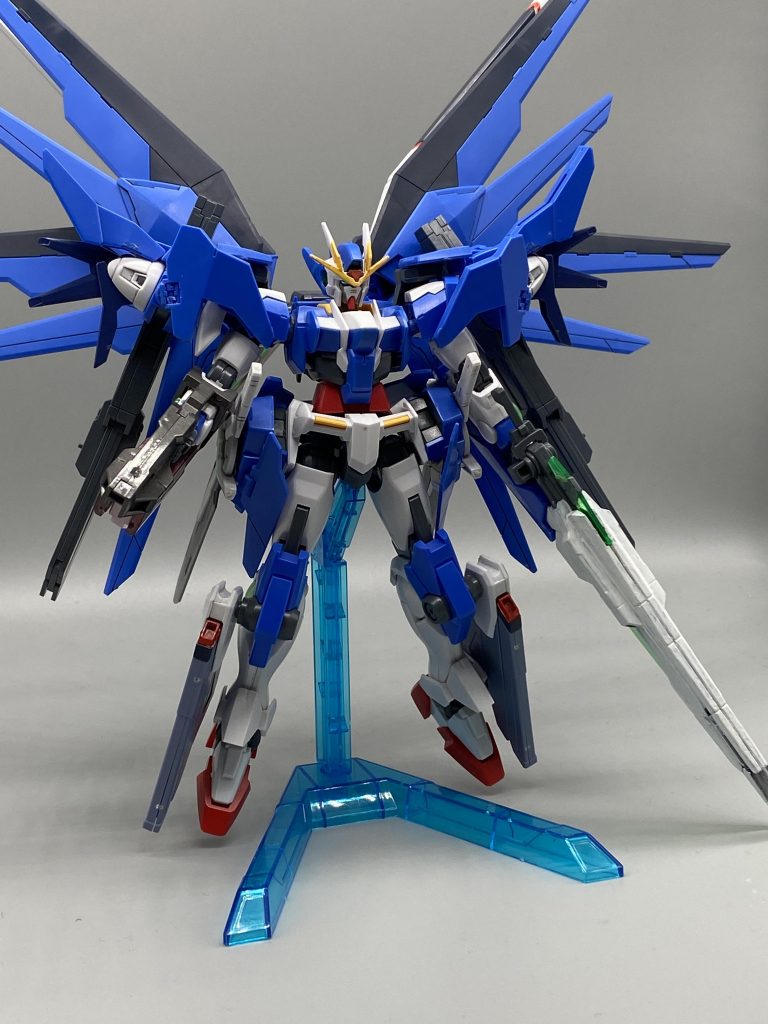 購入した直後の状態です。・HGダブルオーダイバー・HGダブルオースカイ・HGダブルオーセブンソード/G・HGトランザムライザー・HGダブルオークアンタ・HGフリーダムのミキシングでした。ガンマカ塗装？やトランザムライザーのGNソードⅢがありました。