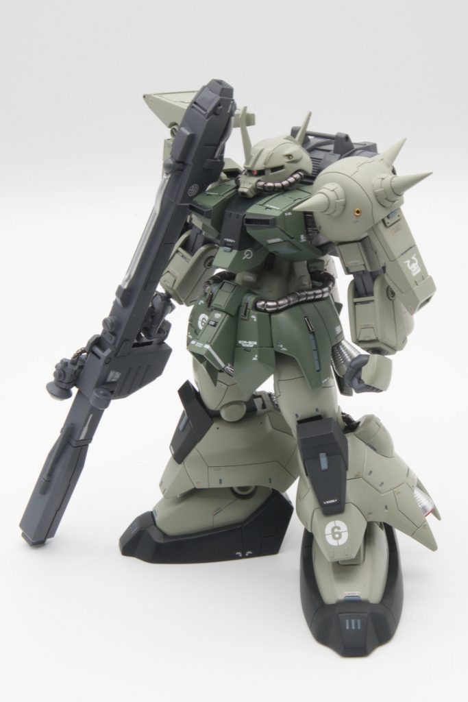 デカい体にはデカい武器を持たせたいと思い、ドムのビームバズーカを持たせて見ました。
