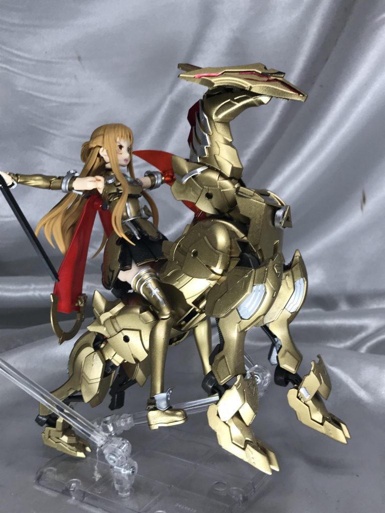 前足はルプスレクス、後ろ脚はルプスのものです。金は意外と塗りやすいので仕上がりも大好きです（＊゜ー゜）アスナさんの鎧もいい色です。