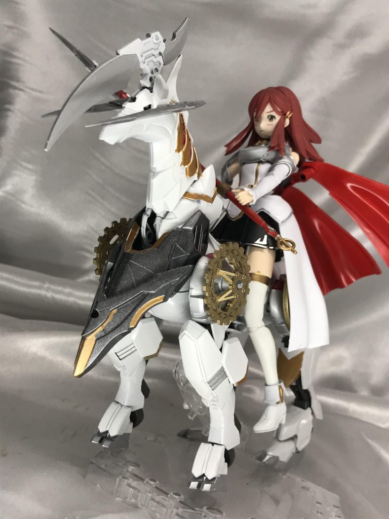 前足はガンダムフラウロス、後ろ脚はルプスを使用してます。一番色が多い馬なので、いろいろ塗り分けたりジャンクパーツで飾りました。