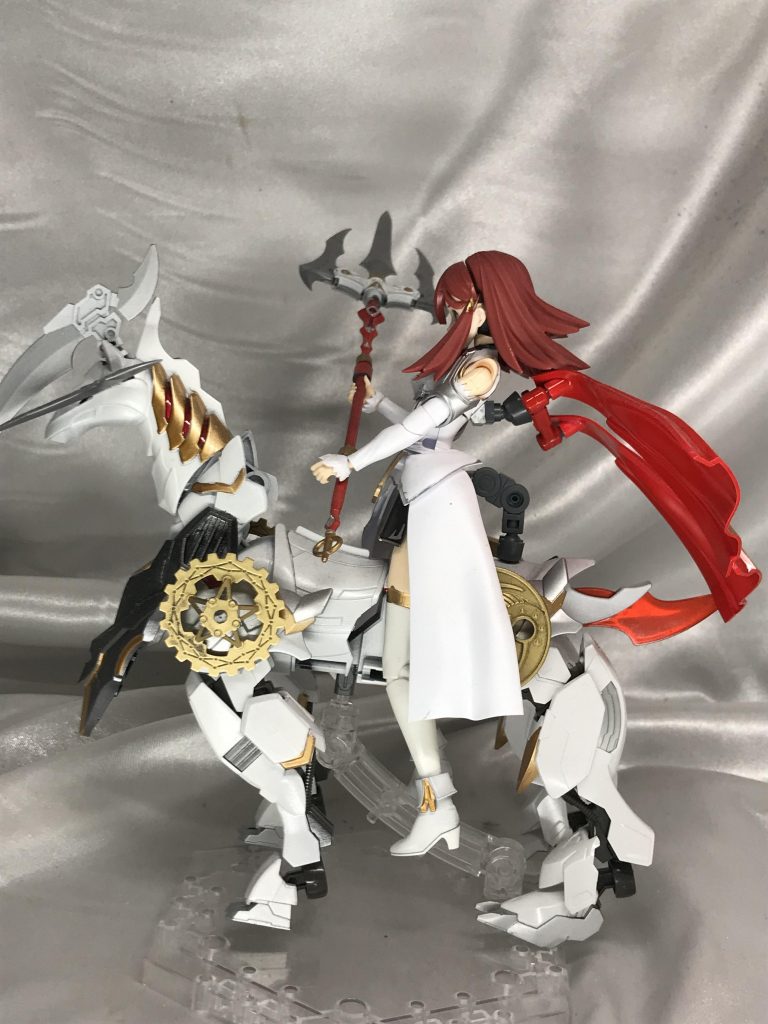 こう見るとあまり馬が大きくないですwあくまで騎乗の雰囲気と、前述のライゴウを大きくしたかったんであえてのサイズです。