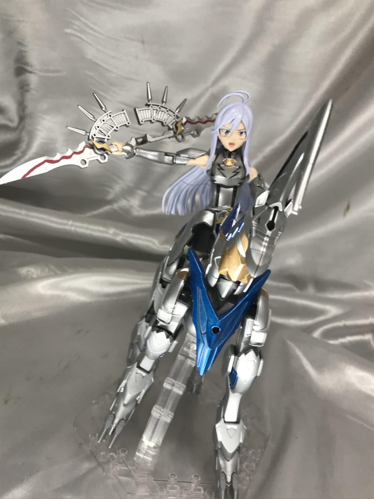 大体騎乗時にこれになりがち、銀狼銀牙剣。３０MMの武器セットのものを組み合わせてます。