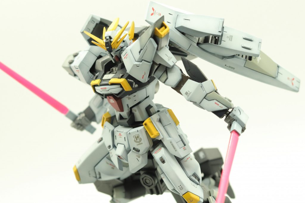 腕部分は、袖?が太すぎて嫌だったので、細身に改修。腰部等、全体的にνガンダムをイメージしてます。