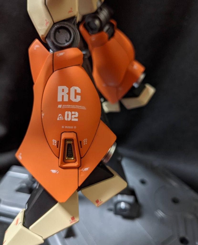 後のゼネラル・レビル所属リゼルの逆パターンな配色にしてみました。