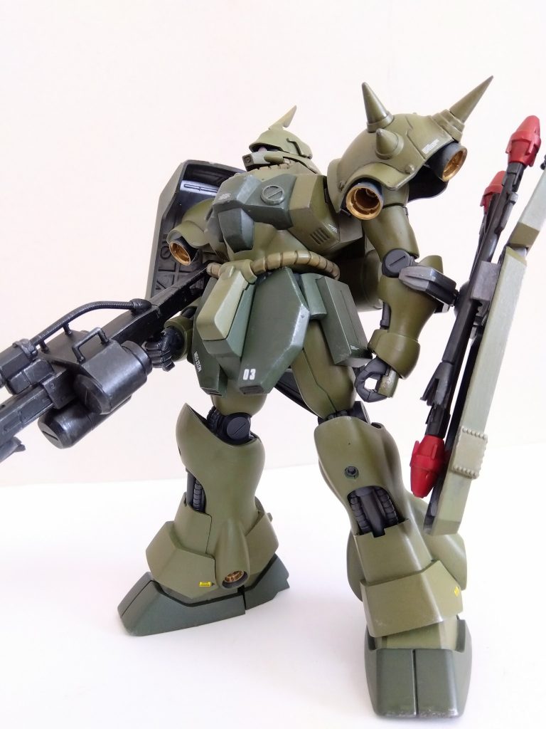 HGギラ・ドーガにビルダーズパーツやMSGでディテールアップしただけのお手軽改造です。