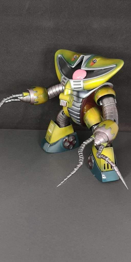 巨大な単眼。これはブラックライトで光るんですが、光らせた写真撮るの忘れました。。