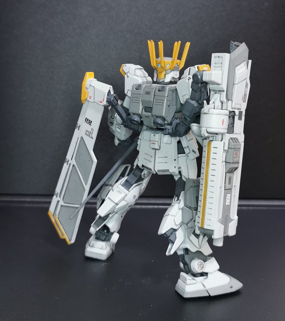 デカールはRGアストレイ、AGEとZの汎用デカール等を使用、ペイルライダー計画の試作1号機という事で「01」のデカール貼りました。