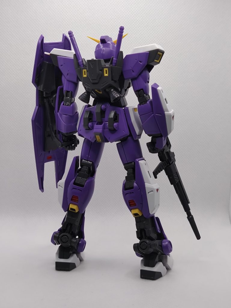 背中の黄色とかHGだとシールか、シールすらないよと思いながら作ってました