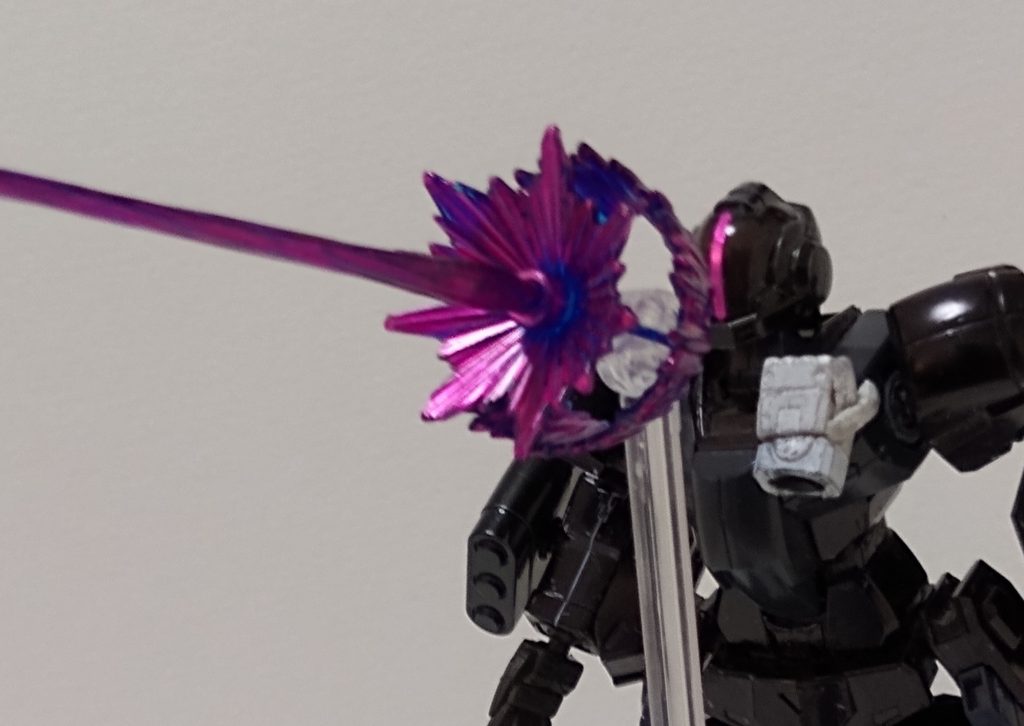 【明星へ登る(ギャングウェイ)】特徴的な頭部のスリットから放射状に放たれるビーム。拡散したビームは空中や地形で反射し、目標物に向かって直進する。誘導性に優れる反面威力は控え目。