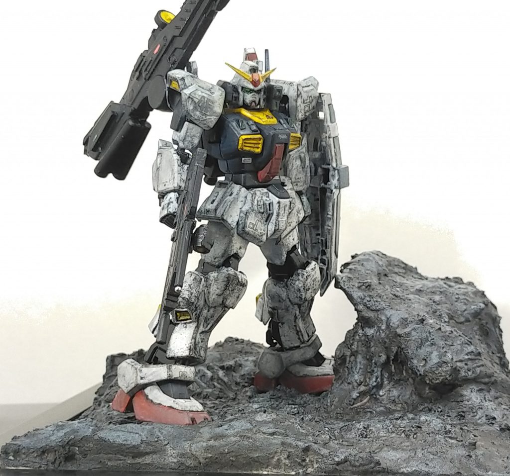 ベースはお決まりの様に100均のフォトフレームに発泡スチロールで高さを出し紙粘土で表面を作りその上から黒サフ→100均のセメント→タミヤカラーのライトグレーやフラットブラックでドライブラシ→ウエザリングマルチブラック→半光沢のトップコート