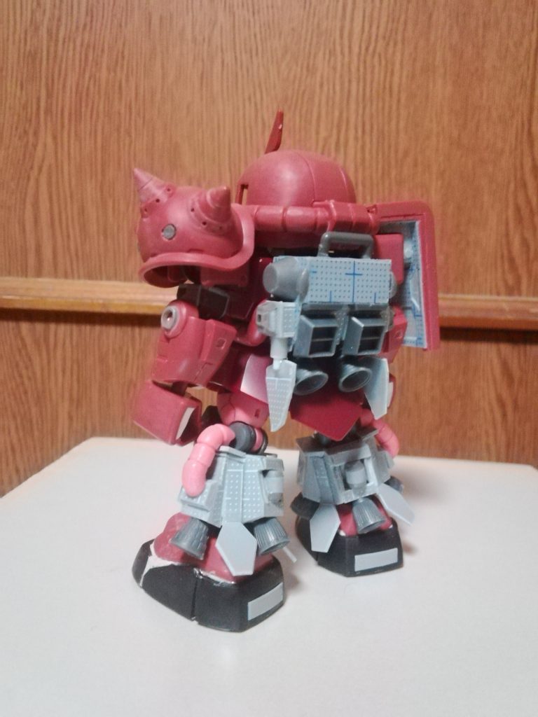 各部、劇中のイメージに近づけるようにモールド追加して、形状の違うところはプラ材でそれらしく。