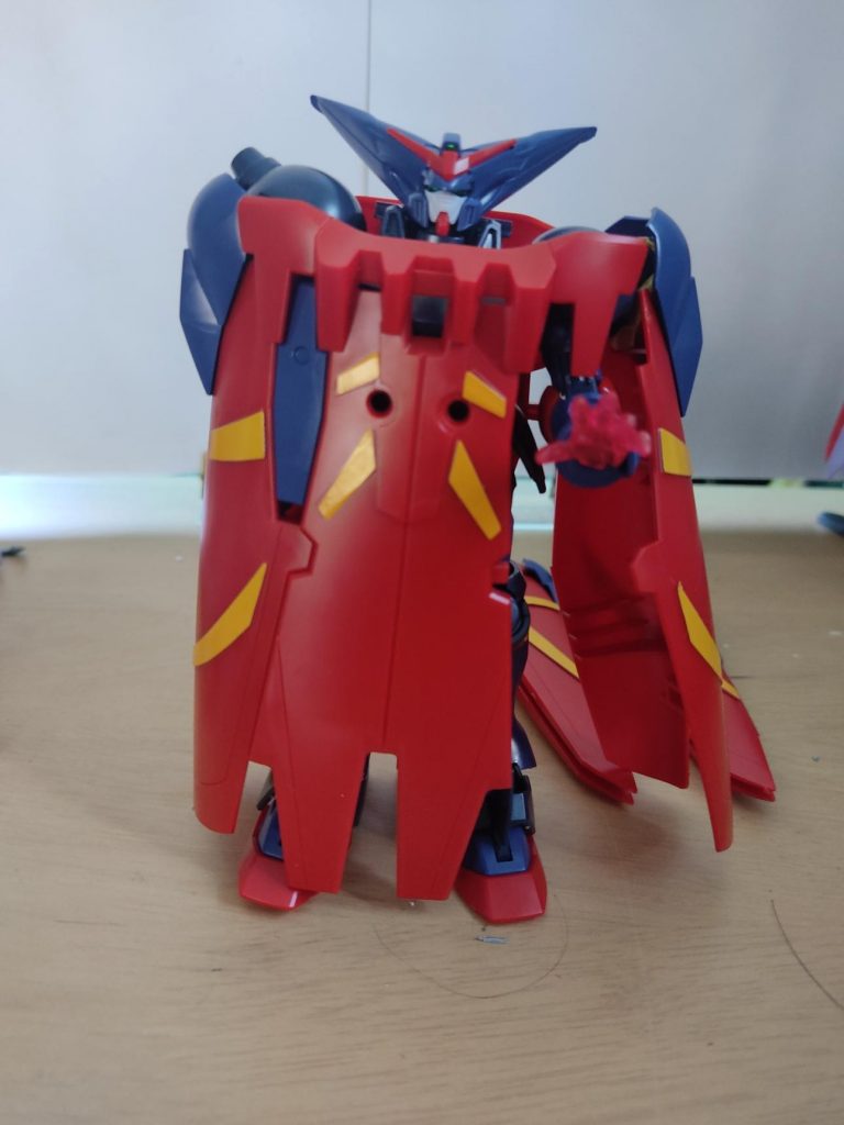 差し替えパーツでマントもこのようにできるのでテンションあがります。