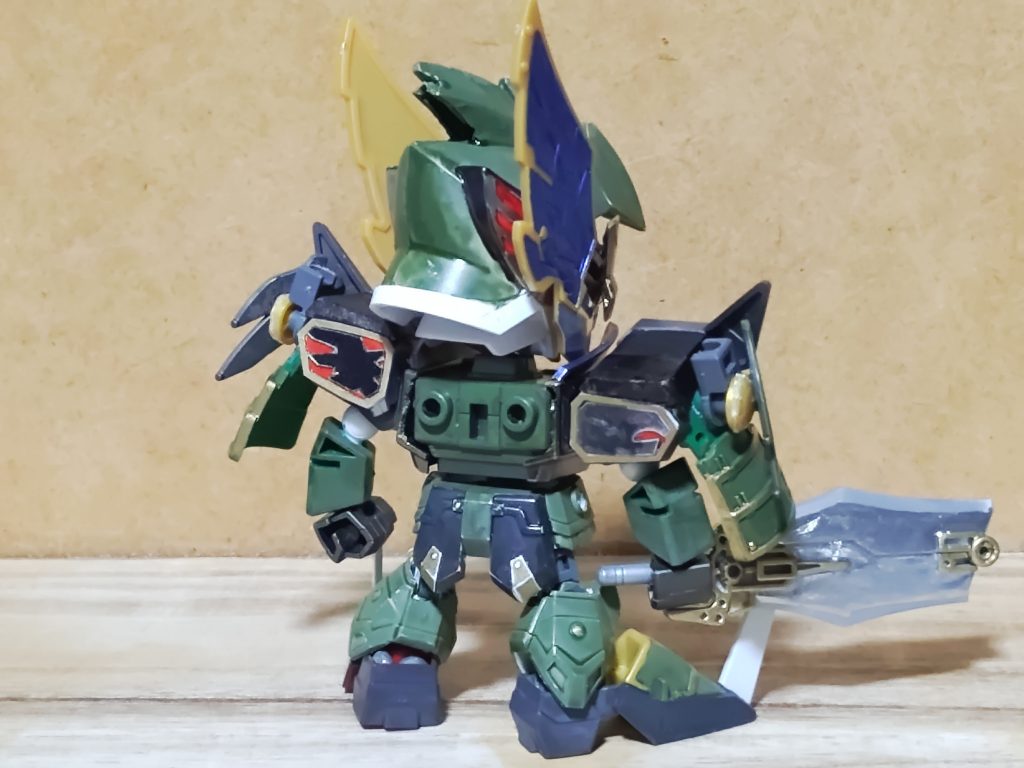 誰に対しても素性を明かさずに淡々と任務を遂行し、周囲を恐れさせる。一方で正々堂々とした戦いを好み、舞零頭からも一目置かれている。