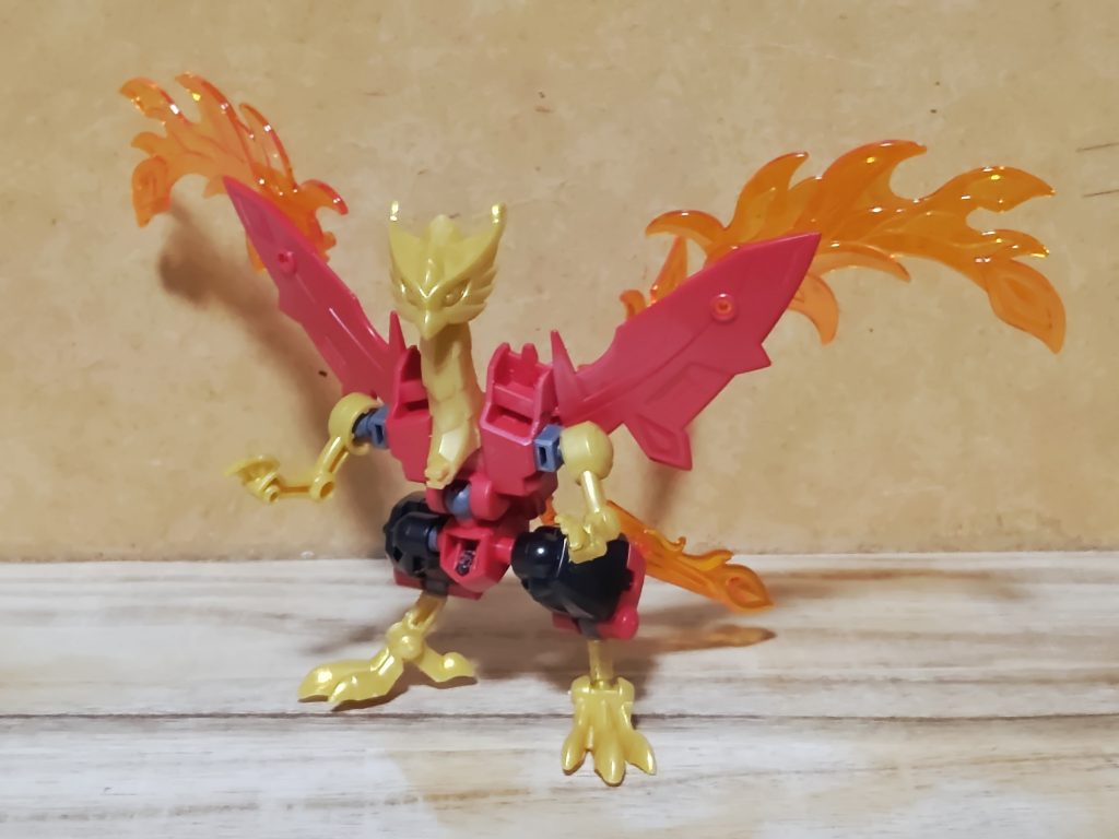 影舞乱夢に住まう神獣『駕留駄』。本来は影舞乱夢の王の下におり、正しき心を持つ者にしか従わない筈だが、何故か彼に付いている。また、灯皇の駕瑠駄形態の名称の由来でもあり、彼は影舞乱夢に出向いた時一度接触しており、その神々しさに目を惹かれてその名称を付けた。