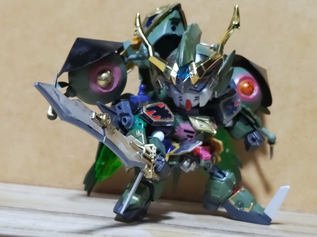 譜庵斧は展開し、蛇の意匠を持つ長刀に変形する。必殺技は、飛行状態のまま長刀形態の譜庵斧に稲妻を走らせ、稲妻を蛇の形に変化させて敵の体に巻き付けてそのまま輪切りにする『鳥蛇雷電斬(チョウジャライデンザン』。