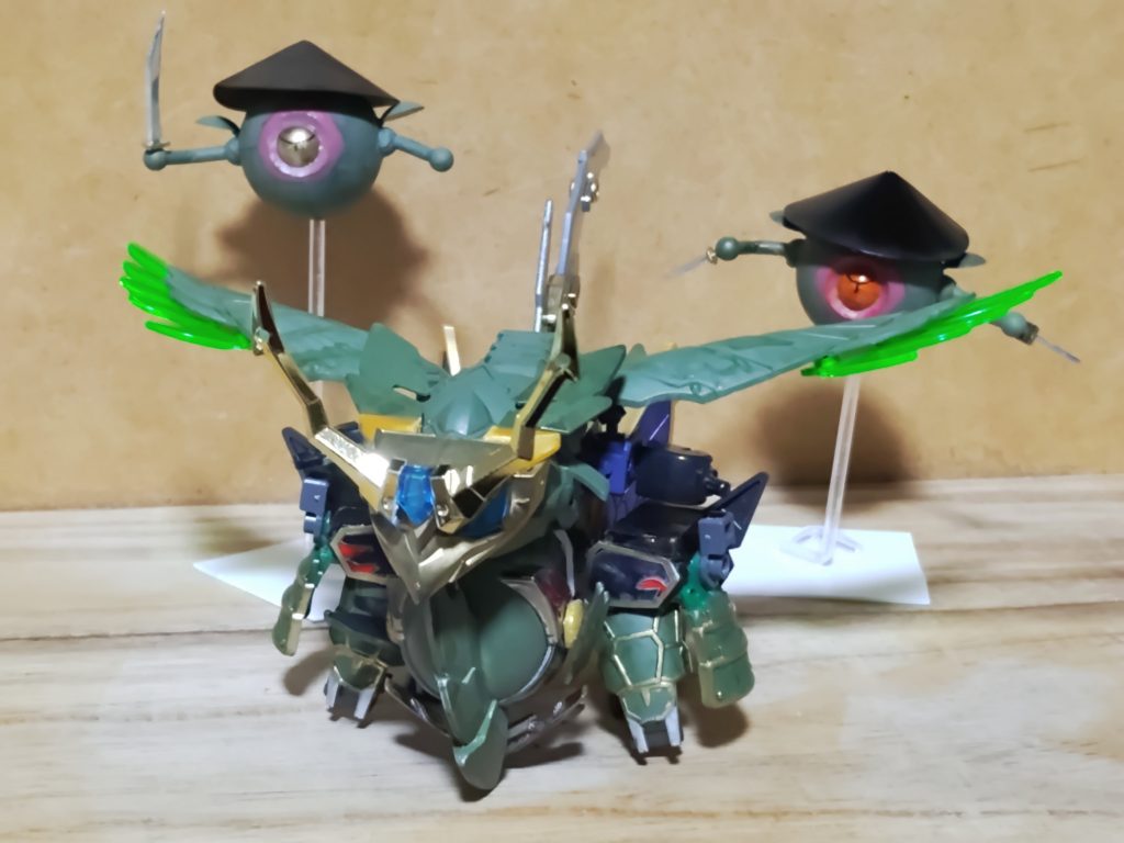 『虞吏浮隠(グリフィン』形態に変身出来る。この形態では地を這い、尚かつ空を駆けながら敵に突進する。また、仲間を乗せて飛翔することもある。ウイングの先端が展開して鋭いナイフになり、直線上の敵を斬り伏せる。